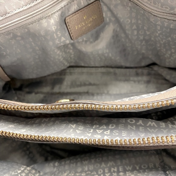 Kate spade purse⚡️ only 1.5 years old - Picture 3 of 8